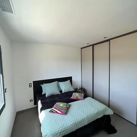 Neuf-ghisonaccia Centre, A 5min De La Appartement